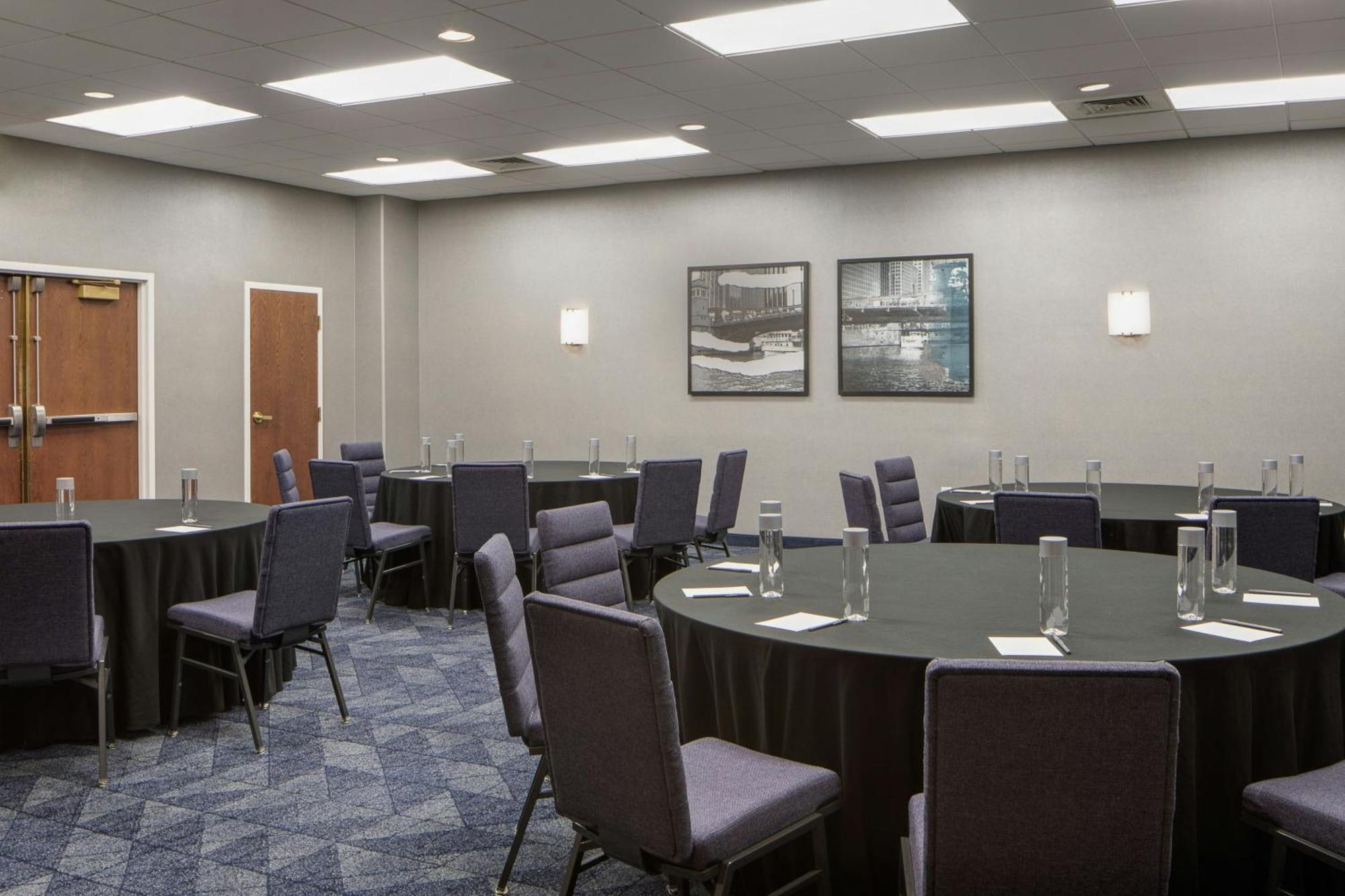 Courtyard By Marriott Chicago Downtown/River North Exteriör bild